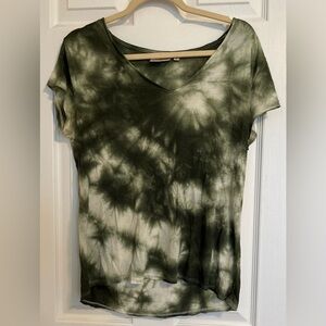 Dantelle cute and comfy v neck Tshirt in olive green tie dye